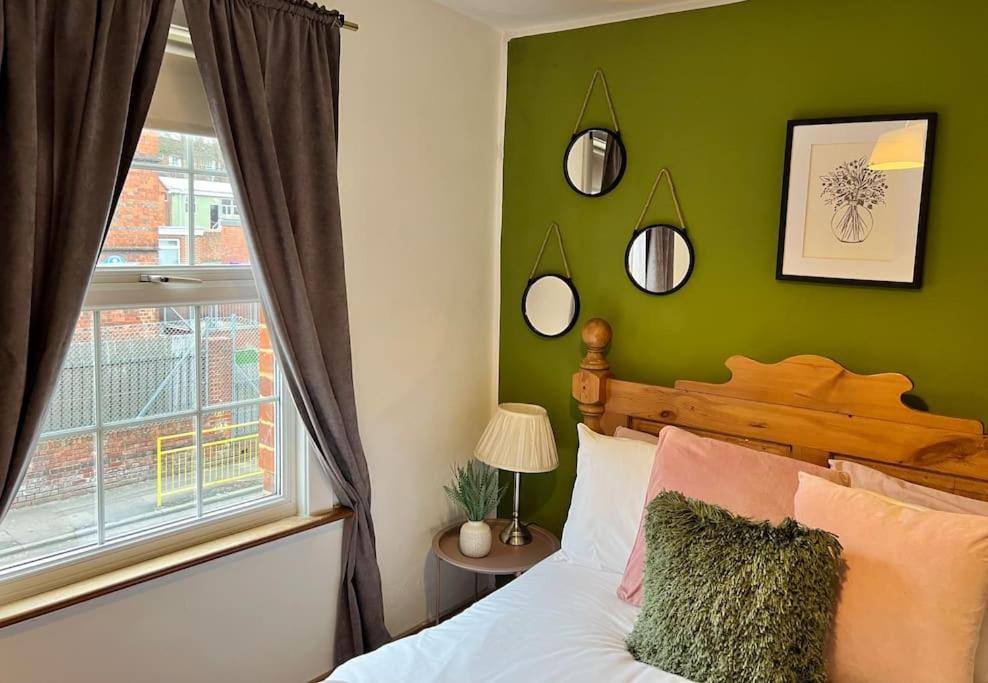 Cosy In Free Parking & Fast Wifi Holiday home *