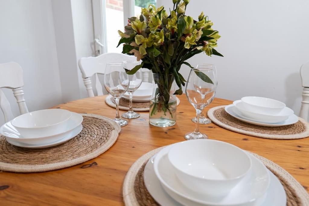 Cosy In Free Parking & Fast Wifi Holiday home *