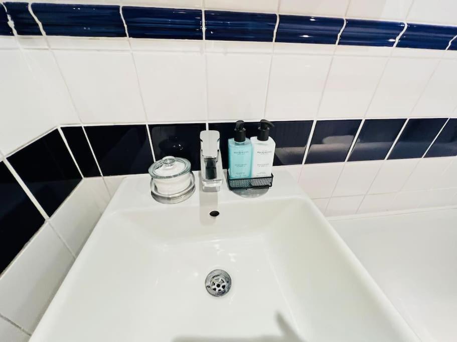 Holiday home Cosy In Free Parking & Fast Wifi *