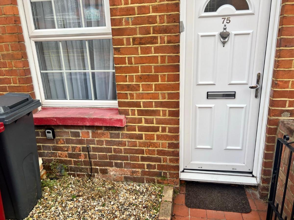 Holiday home Cosy In Free Parking & Fast Wifi Reading